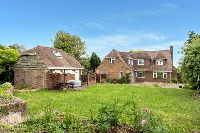 4 Bedroom Detached House For Sale In Halls Road, Lytchett Matravers, BH16