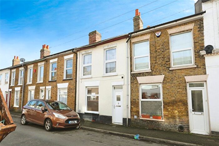3 Bedroom End Of Terrace House For Sale In Alma Street, Sheerness, Kent, ME12