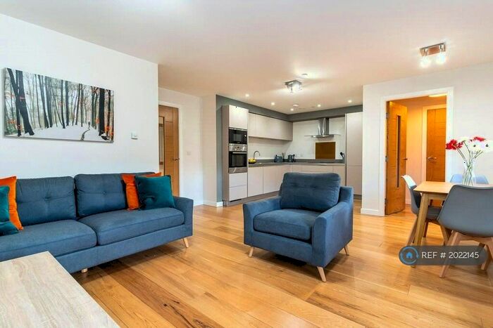 2 Bedroom Flat To Rent In Mcdonald Road, Edinburgh, EH7