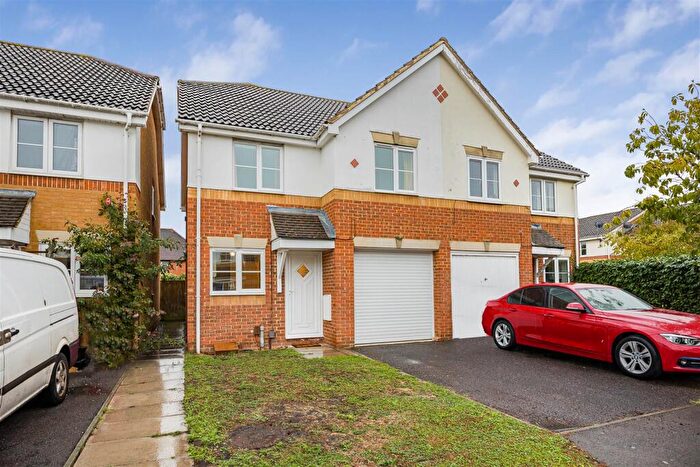 3 Bedroom Semi Detached House For Sale In Denbeigh Place, Reading, RG1