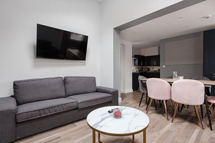 7 Bedroom Terraced House To Rent In Blenheim Road, Liverpool, L18