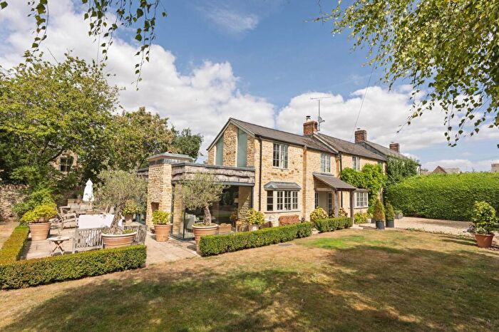 4 Bedroom Semi-Detached House To Rent In Orchard Leigh, West End, Kingham, OX7