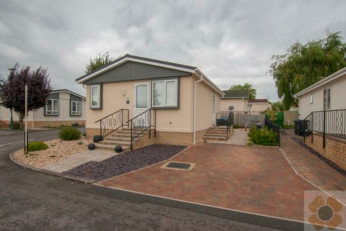 1 Bedroom Park Home For Sale In Lillybrook Estate, Lyneham., SN15