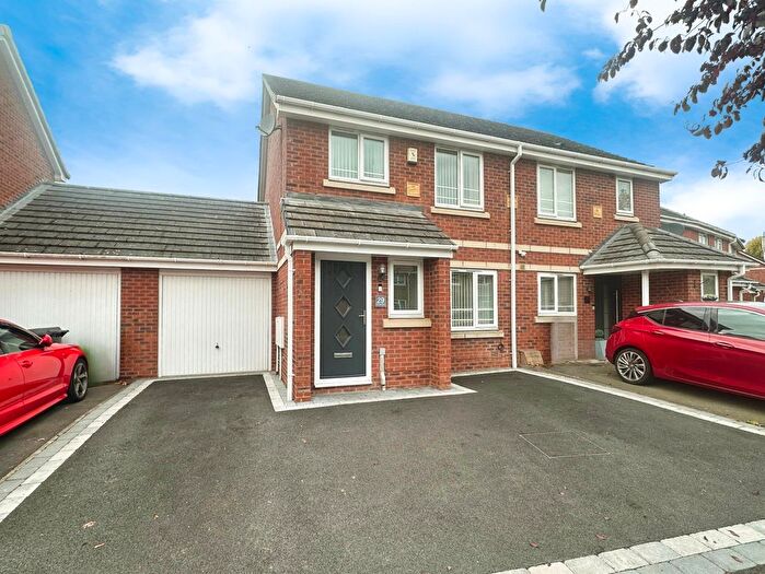 3 Bedroom Semi-Detached House For Sale In Brinsford Road, Wolverhampton, WV10