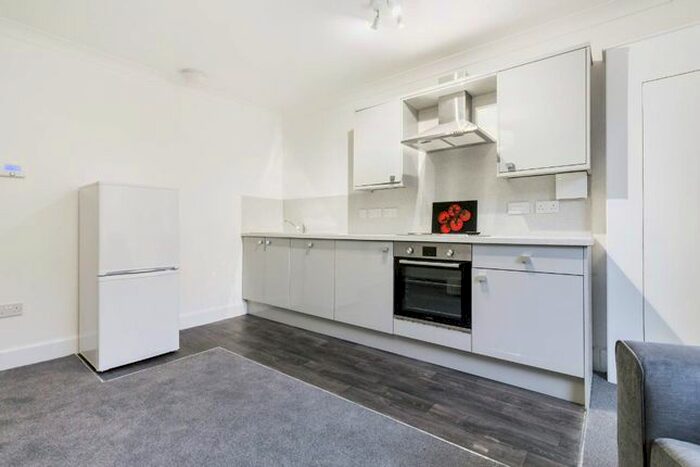 2 Bedroom Flat To Rent In Peddie Street, West End, Dundee, DD1