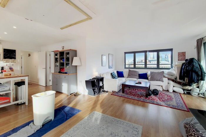 3 Bedroom Flat To Rent In Colour House, London, SE1