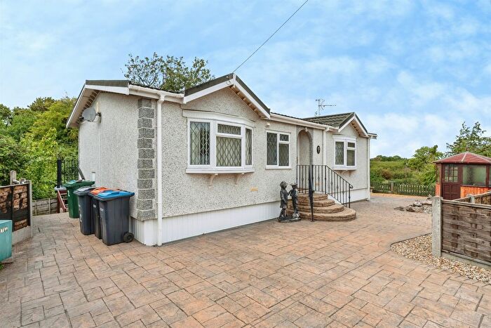 2 Bedroom Mobile/park Home For Sale In Ashwood Lane, Wervin, Chester, CH2