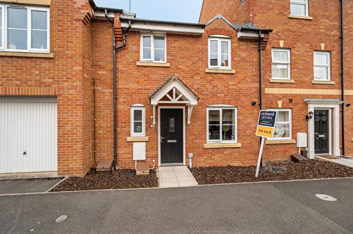3 Bedroom Terraced House For Sale In Dydale Road, Taw Hill, Swindon, SN25