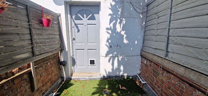 2 Bedroom Flat To Rent In Poynter Road, Enfield, EN1