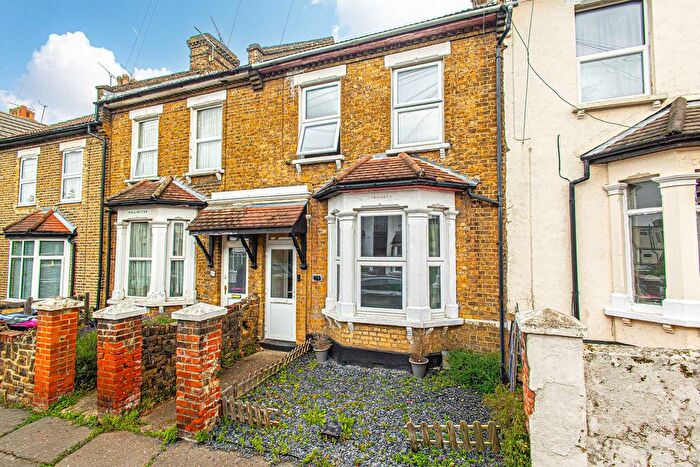 3 Bedroom Semi-Detached House For Sale In Shakespeare Drive, Westcliff-On-Sea, SS0