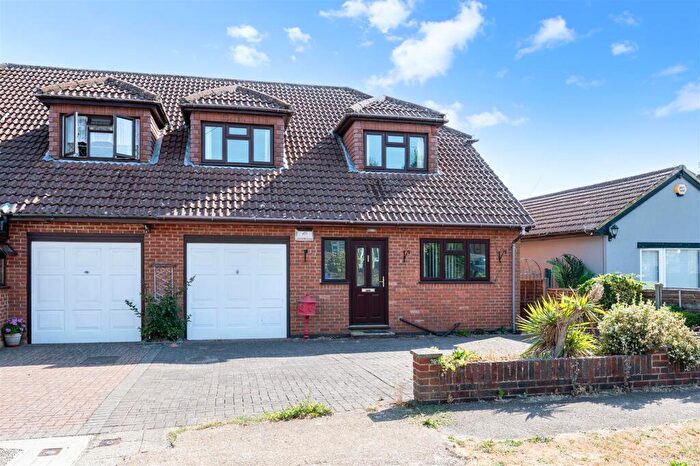 4 Bedroom Chalet For Sale In Josephine Avenue, Lower Kingswood, Tadworth, KT20