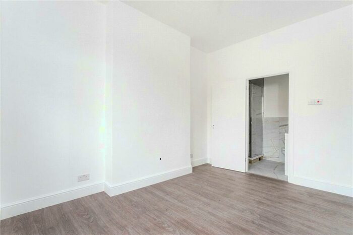Studio To Rent In Caledonian Road, London, N7