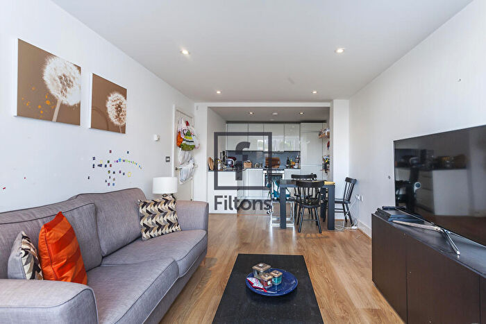 2 Bedroom Flat To Rent In Caspian Wharf, Yeo Street, Tower Hamlets, London, E3