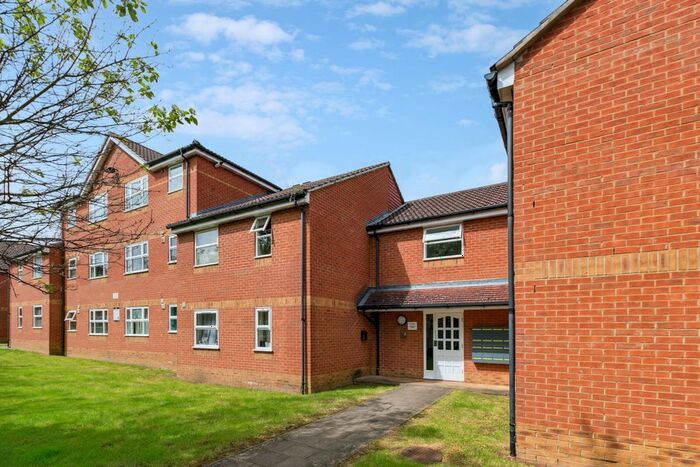 2 Bedroom Flat To Rent In Molyneux Drive, Wandsworth Common, SW17