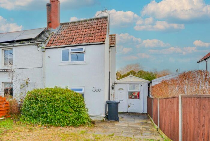 2 Bedroom End Of Terrace House To Rent In Frome Road, Trowbridge, BA14