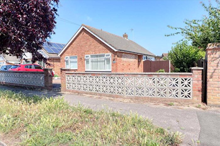 2 Bedroom Bungalow For Sale In Cottage Grove, Clacton On Sea, CO16