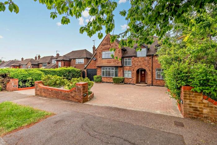 4 Bedroom Detached House To Rent In Bishops Avenue, Northwood, HA6