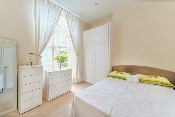 1 Bedroom Flat To Rent In Clifton Hill, St John's Wood, London, NW8