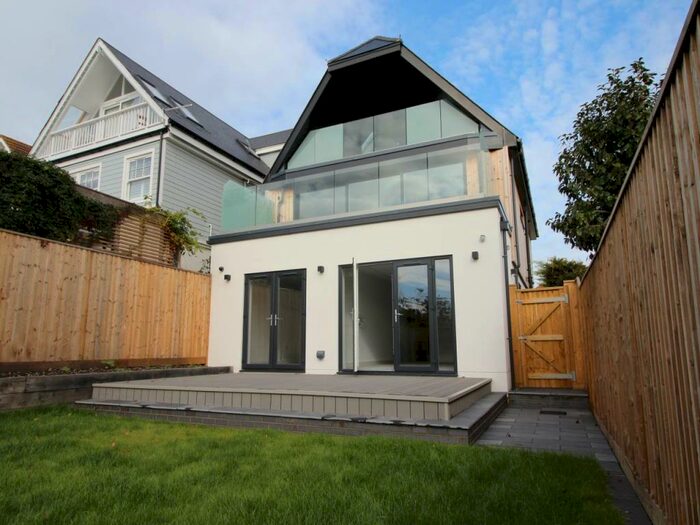 4 Bedroom House To Rent In Whitecliff Crescent, Lilliput, Poole, BH14