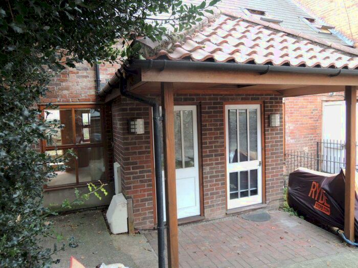 1 Bedroom House To Rent In Town Centre, CO2