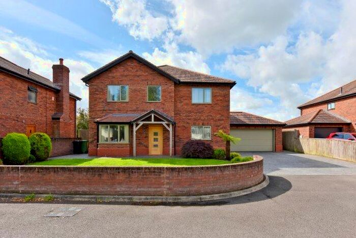 4 Bedroom Cottage To Rent In Court Farm Gardens, Bristol, BS30