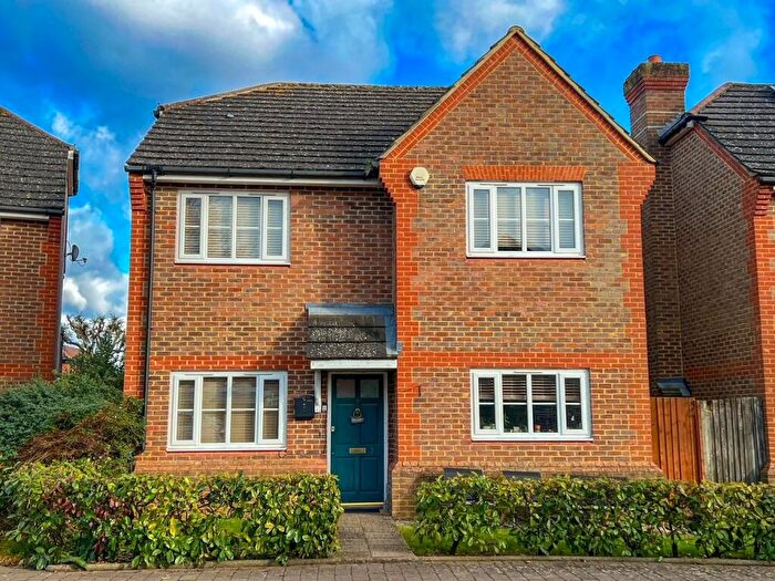 4 Bedroom Detached House For Sale In Knights Close, West Molesey, KT8