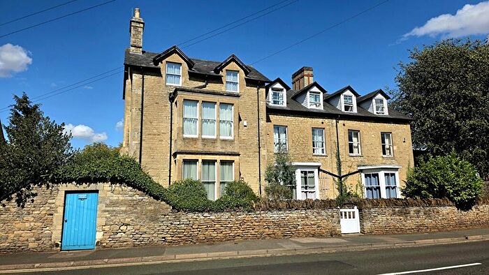 4 Bedroom Town House For Sale In Banbury Road, Brackley, NN13