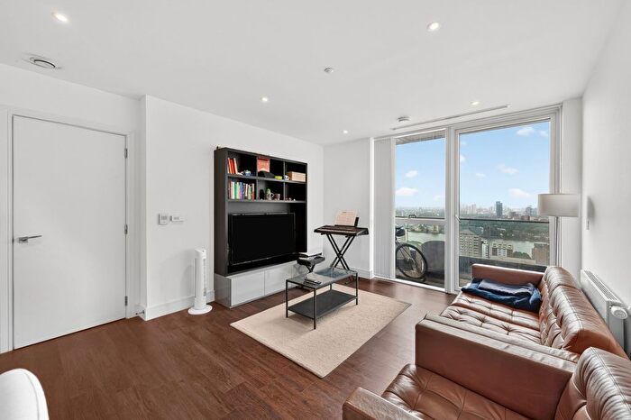 1 Bedroom Flat For Sale In Maine Tower, Harbour Way, E14