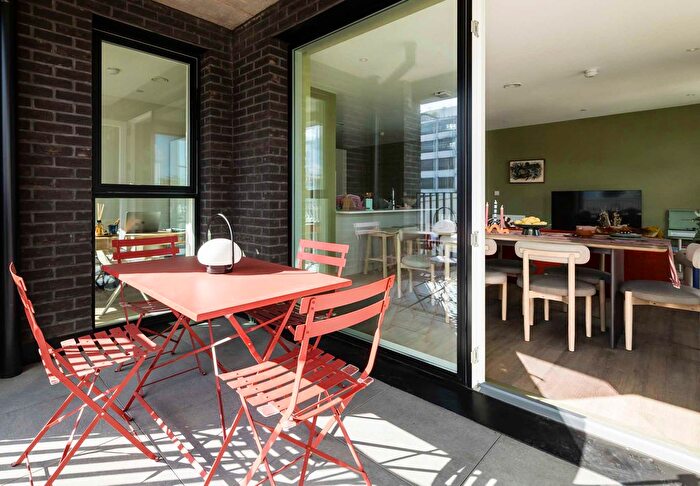 3 Bedroom Flat To Rent In Hayes, UB3