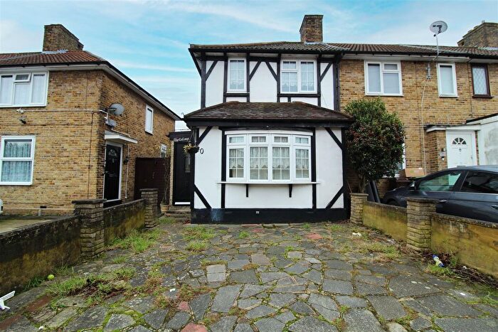 3 Bedroom End Of Terrace House To Rent In Stoneleigh Road, Carshalton, SM5