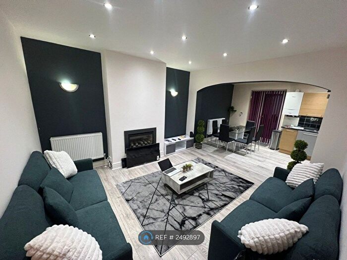 5 Bedroom Semi-Detached House To Rent In Summerhill Road, Bilston, WV14