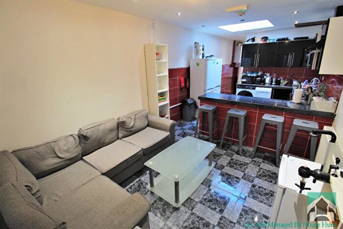 6 Bedroom Terraced House To Rent In George Road, Birmingham, B29