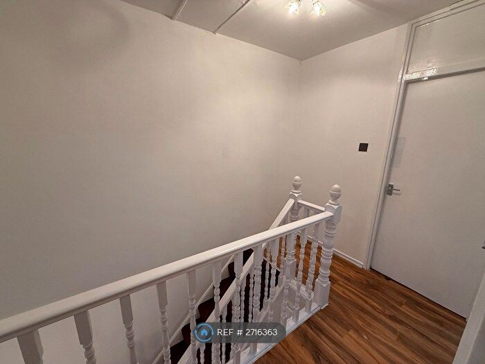 3 Bedroom Maisonette To Rent In Giraud Street, London, E14