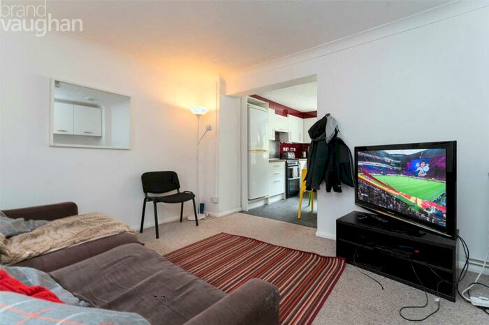 4 Bedroom Terraced House To Rent In Edinburgh Road, Brighton, BN2
