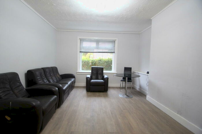 2 Bedroom Apartment To Rent In Abbeyhill Street, Glasgow, G32