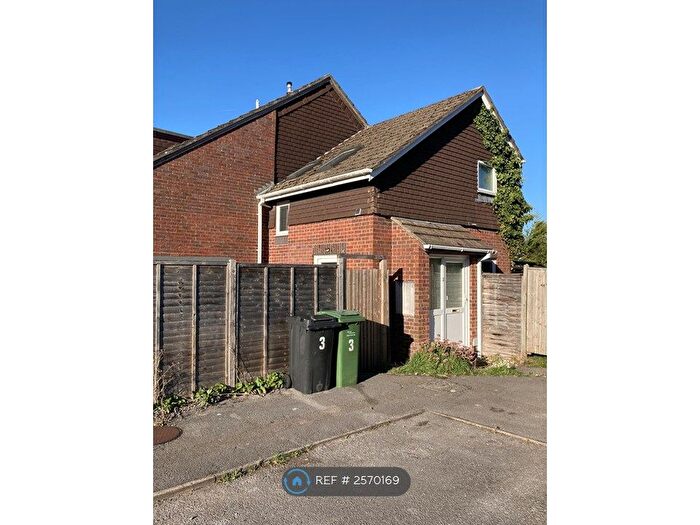 1 Bedroom Terraced House To Rent In Robertson Close, Newbury, RG14