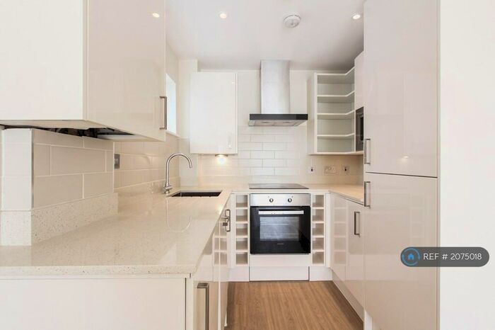 1 Bedroom Flat To Rent In Station Road, London, N3