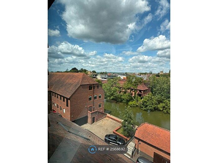 1 Bedroom Flat To Rent In The Bank House, Tonbridge, TN9