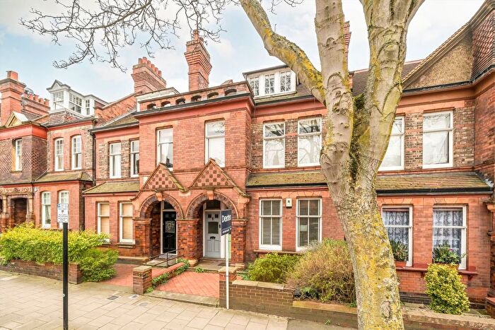 1 Bedroom Flat To Rent In Amesbury Avenue, London, SW2