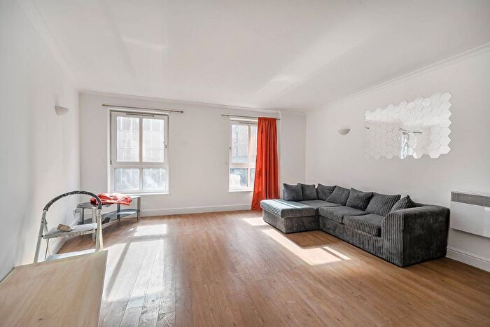 3 Bedroom Flat To Rent In Coke Street, Aldgate, London, E1