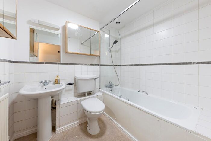 2 Bedroom Apartment To Rent In Essex Road, London, N1