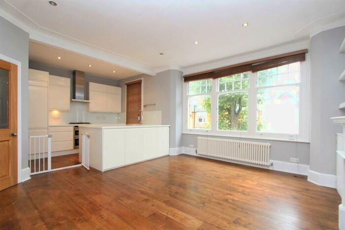 4 Bedroom Apartment To Rent In Collingwood Avenue, Muswell Hill, N10