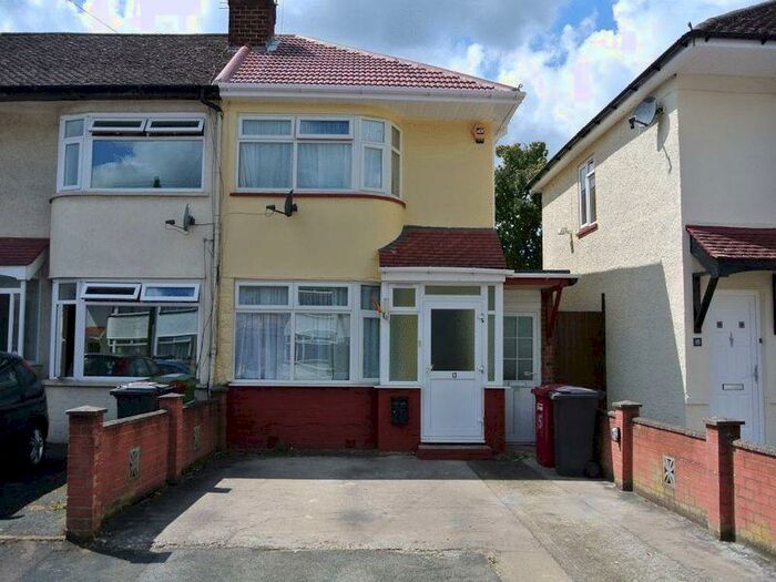2 Bedroom Terraced House To Rent In Lewins Way, Slough, SL1