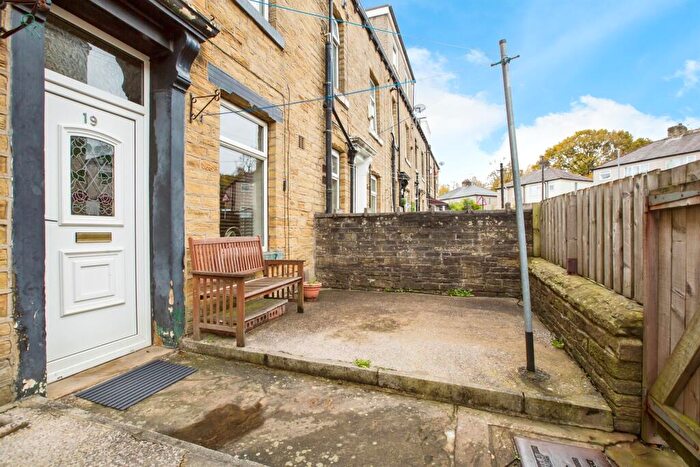 3 Bedroom Terraced House For Sale In Matlock Street, Halifax, HX3