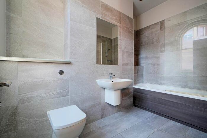 1 Bedroom Apartment To Rent In St. Peters Close, Sheffield, S1