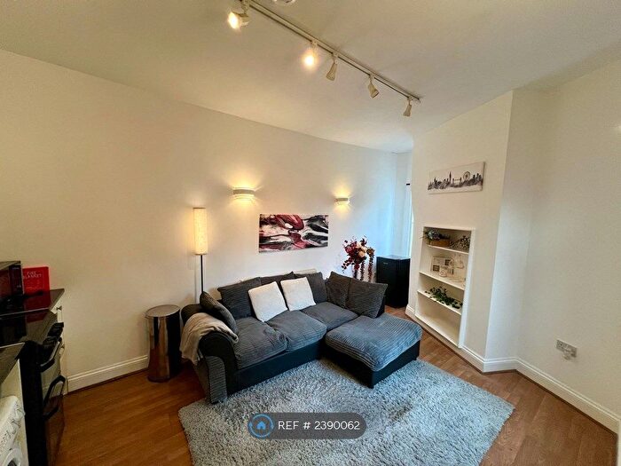 Studio To Rent In Stile Hall Gardens, London, W4