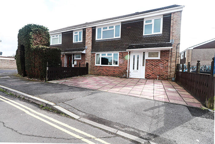 4 Bedroom Semi-Detached House To Rent In Andover Way, Aldershot, GU11