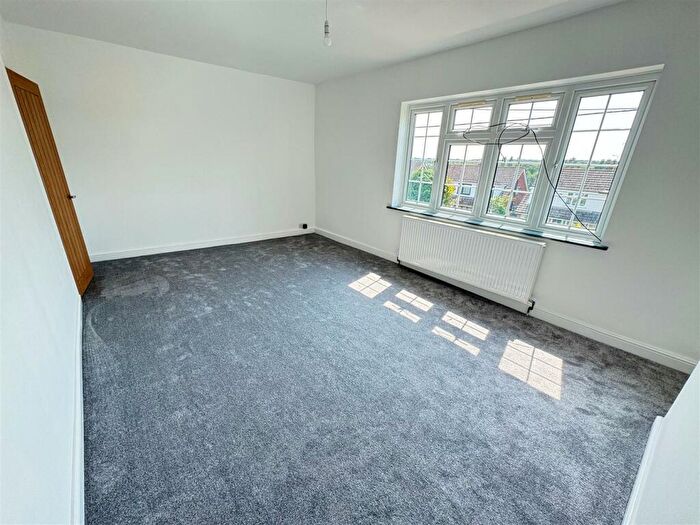 1 Bedroom Flat For Sale In Eastwood Road, Rayleigh, SS6