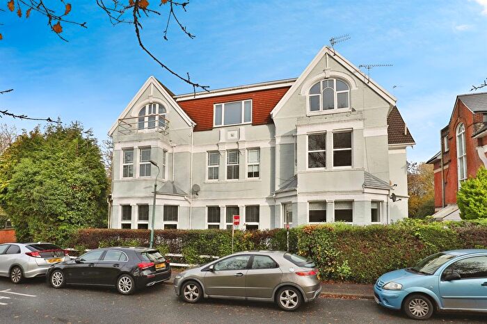 2 Bedroom Flat For Sale In Pine Tree Glen, Bournemouth, BH4
