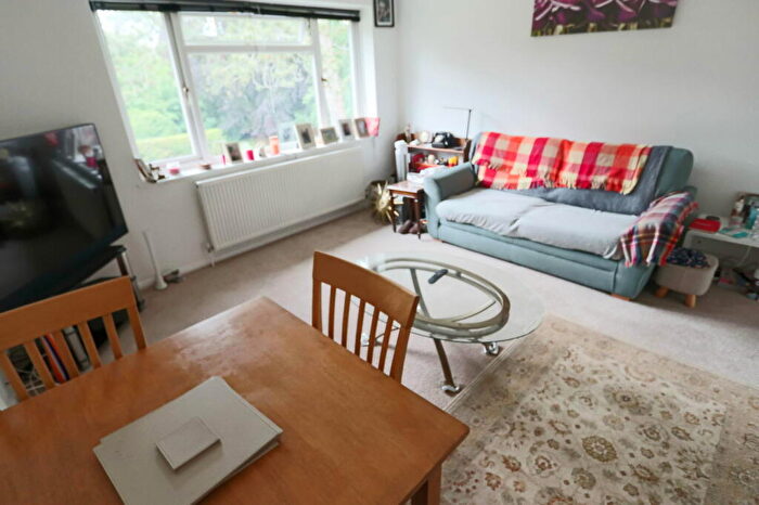2 Bedroom Apartment For Sale In Tupwood Lane, Caterham, CR3